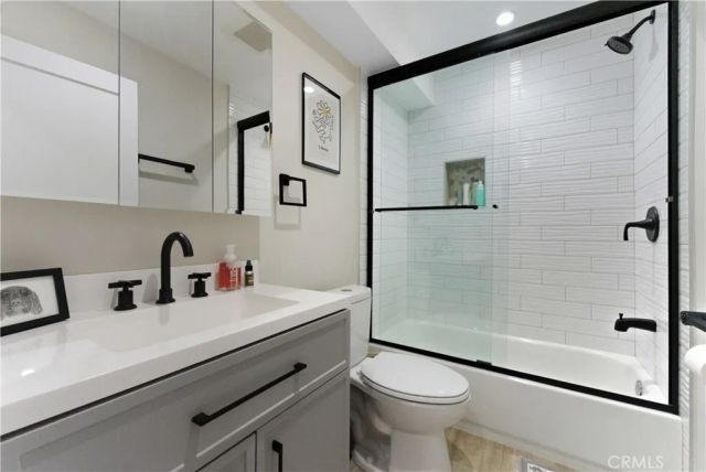 5075 Pickford, Los Angeles, CA 90019