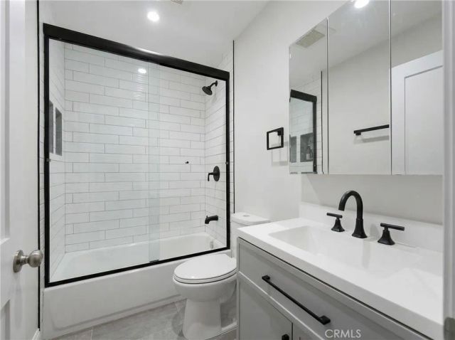 5075 Pickford, Los Angeles, CA 90019