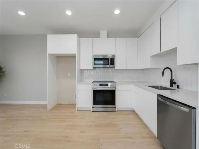 5075 Pickford, Los Angeles, CA 90019