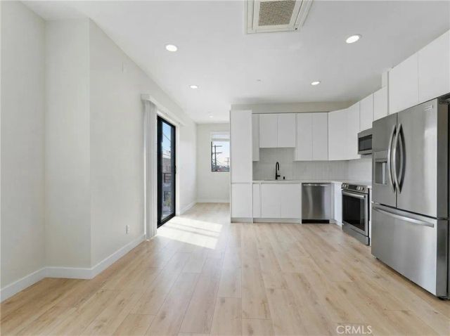 5075 Pickford, Los Angeles, CA 90019