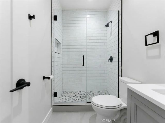 5075 Pickford, Los Angeles, CA 90019