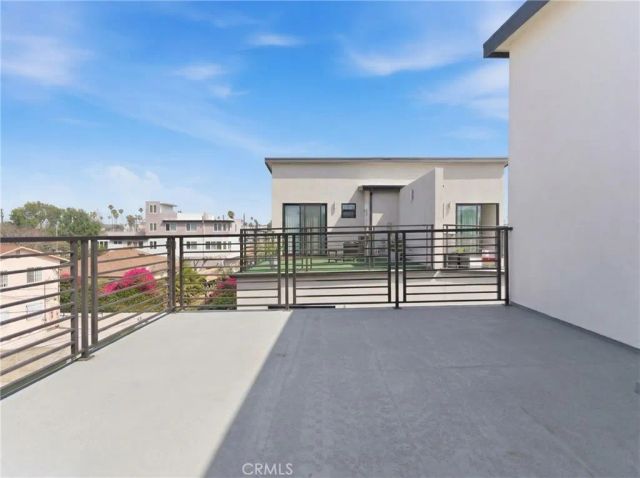 5075 Pickford, Los Angeles, CA 90019