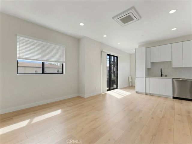 5075 Pickford, Los Angeles, CA 90019