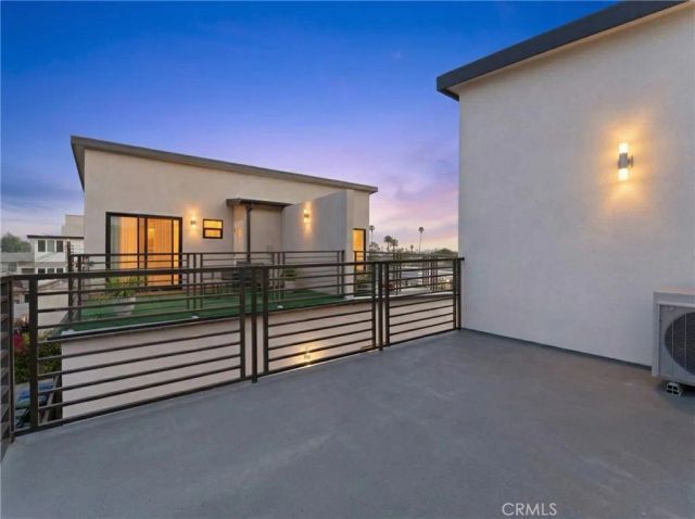 5075 Pickford, Los Angeles, CA 90019