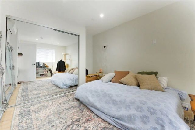 5075 Pickford, Los Angeles, CA 90019