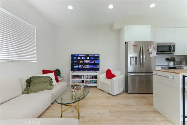 5075 Pickford, Los Angeles, CA 90019