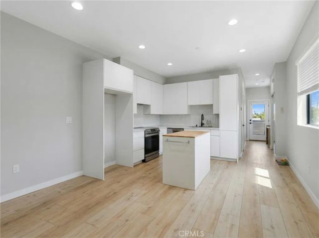 5075 Pickford, Los Angeles, CA 90019