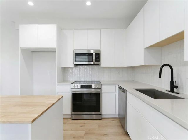 5075 Pickford, Los Angeles, CA 90019