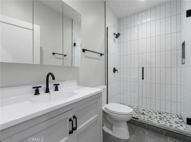 5075 Pickford, Los Angeles, CA 90019