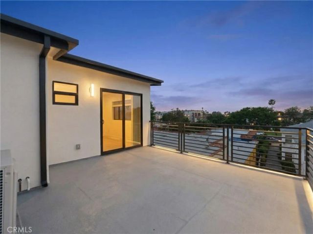 5075 Pickford, Los Angeles, CA 90019