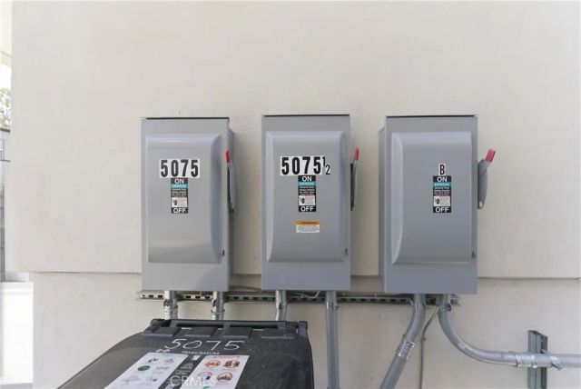 5075 Pickford, Los Angeles, CA 90019