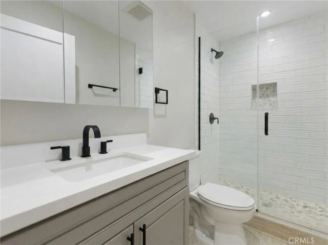 5075 Pickford, Los Angeles, CA 90019