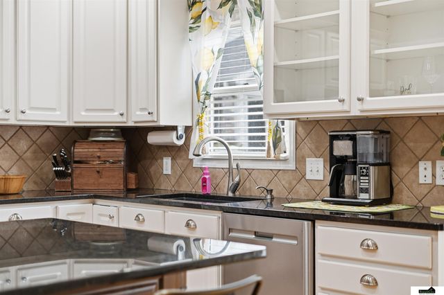 7919 Cheney Ridge Road, Lincoln, NE 68516