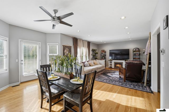 7919 Cheney Ridge Road, Lincoln, NE 68516