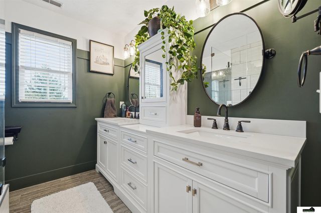 7919 Cheney Ridge Road, Lincoln, NE 68516