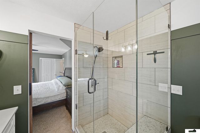 7919 Cheney Ridge Road, Lincoln, NE 68516