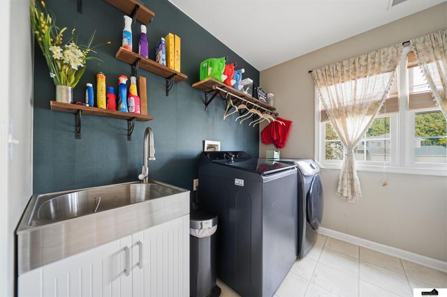 7919 Cheney Ridge Road, Lincoln, NE 68516