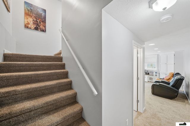 7919 Cheney Ridge Road, Lincoln, NE 68516