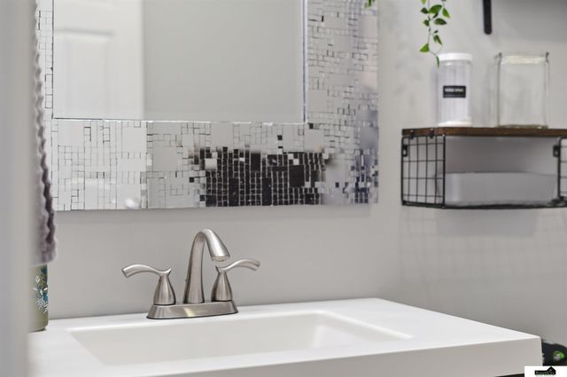 7919 Cheney Ridge Road, Lincoln, NE 68516