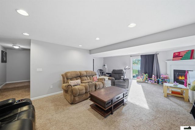 7919 Cheney Ridge Road, Lincoln, NE 68516