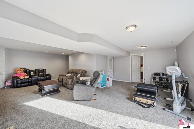 7919 Cheney Ridge Road, Lincoln, NE 68516