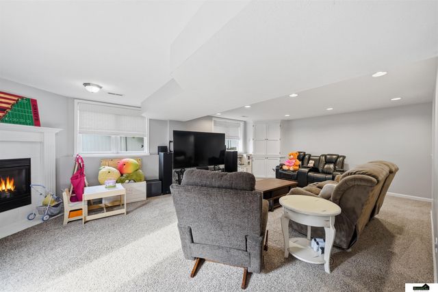 7919 Cheney Ridge Road, Lincoln, NE 68516