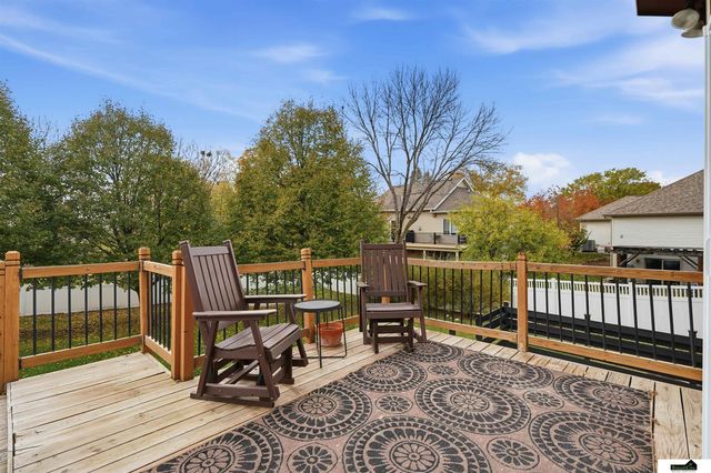 7919 Cheney Ridge Road, Lincoln, NE 68516