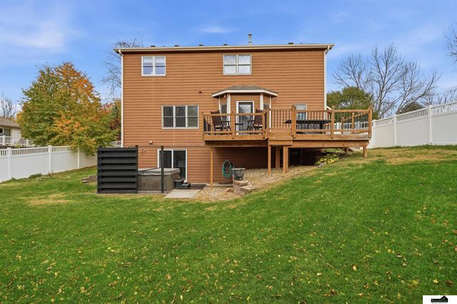 7919 Cheney Ridge Road, Lincoln, NE 68516