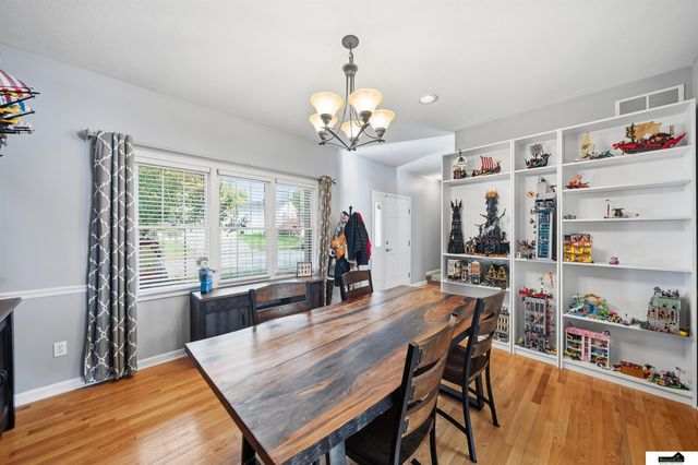 7919 Cheney Ridge Road, Lincoln, NE 68516