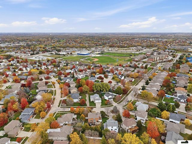 7919 Cheney Ridge Road, Lincoln, NE 68516