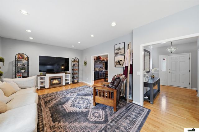 7919 Cheney Ridge Road, Lincoln, NE 68516