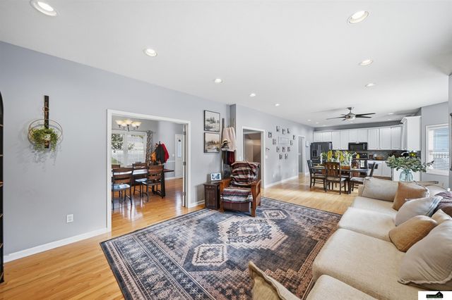 7919 Cheney Ridge Road, Lincoln, NE 68516