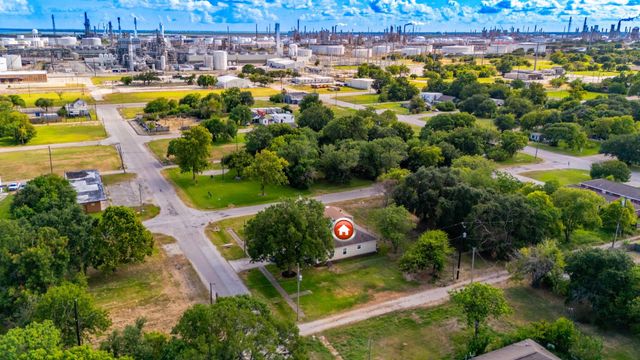 203 3rd Street N, Texas City, TX 77590