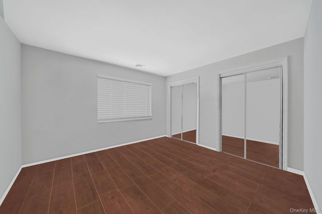 19 Lindsey Place, Holbrook, NY 11741