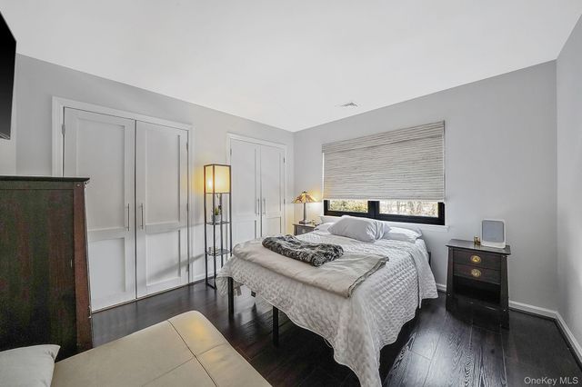 19 Lindsey Place, Holbrook, NY 11741