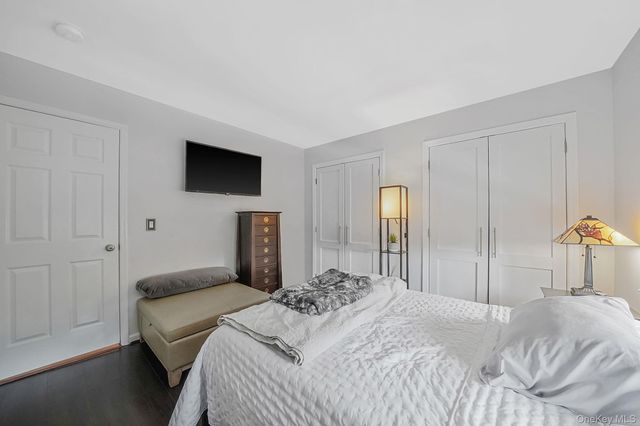 19 Lindsey Place, Holbrook, NY 11741