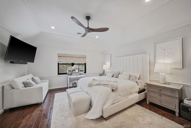 19 Lindsey Place, Holbrook, NY 11741