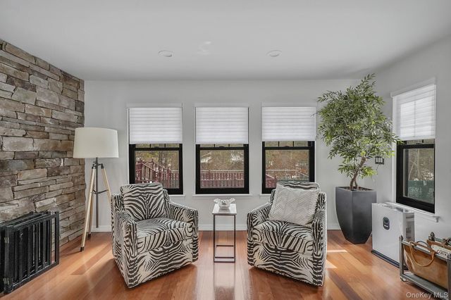 19 Lindsey Place, Holbrook, NY 11741