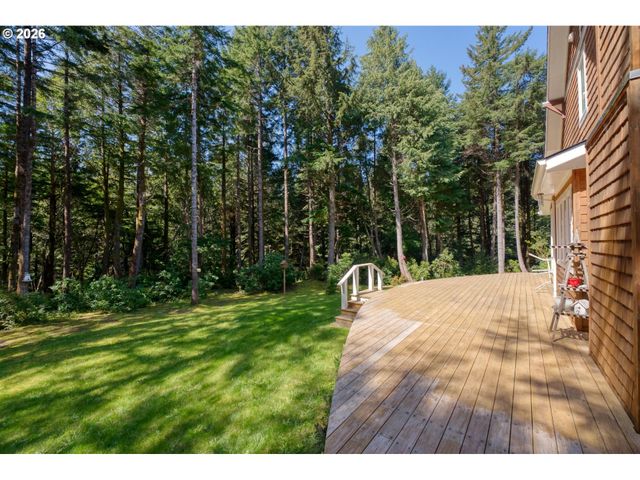41900 PARK Rd, Port Orford, OR 97465