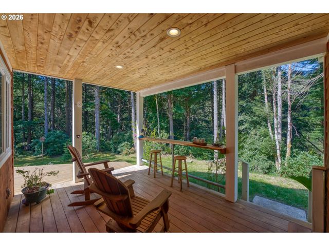 41900 PARK Rd, Port Orford, OR 97465