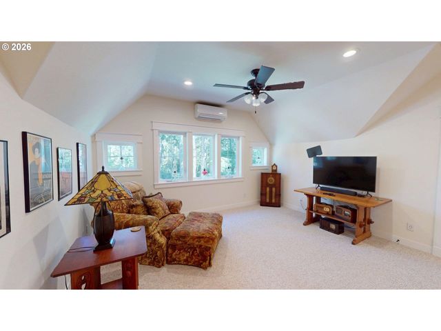41900 PARK Rd, Port Orford, OR 97465