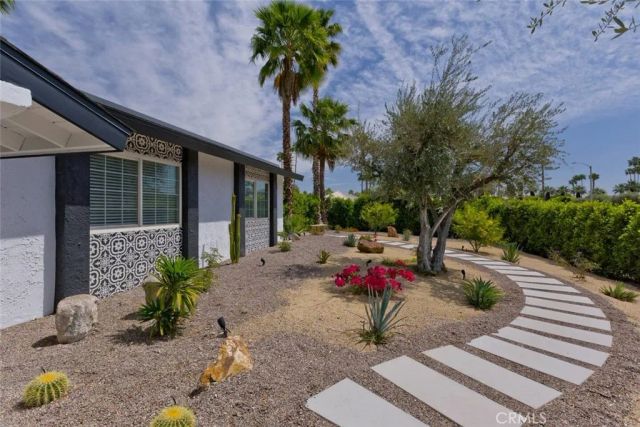 3180 E Escoba, Palm Springs, CA 92264