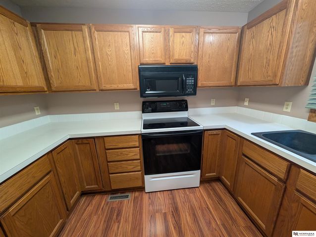 6042 Old Farm Circle, Lincoln, NE 68512