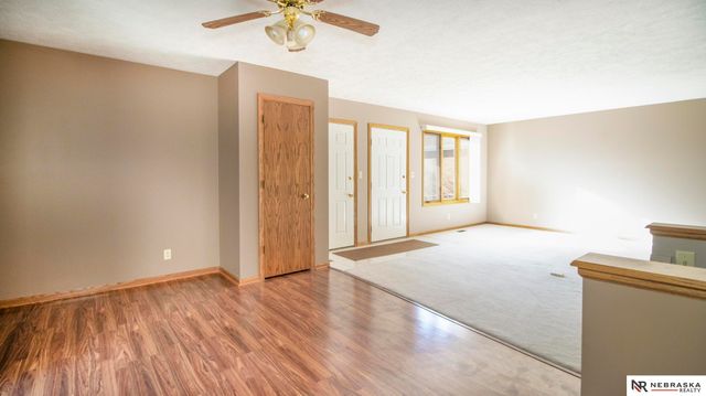 6042 Old Farm Circle, Lincoln, NE 68512