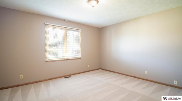 6042 Old Farm Circle, Lincoln, NE 68512