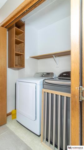 6042 Old Farm Circle, Lincoln, NE 68512