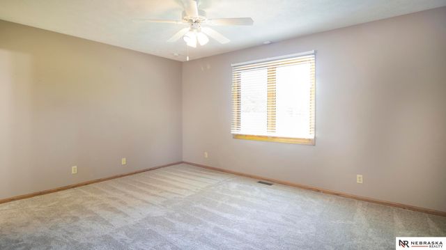 6042 Old Farm Circle, Lincoln, NE 68512