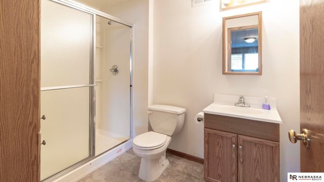 6042 Old Farm Circle, Lincoln, NE 68512