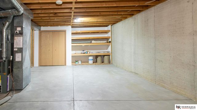 6042 Old Farm Circle, Lincoln, NE 68512