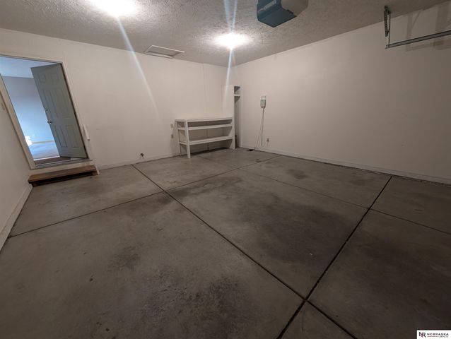 6042 Old Farm Circle, Lincoln, NE 68512